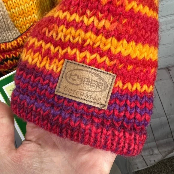 🧸🌈NWT🤩 |•KYBER•| Hand Made Wool Bear Fleece Lined Sweater + Mittens🌈 - Picture 6 of 16